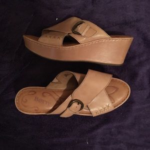 Born platform leather sandal size 10